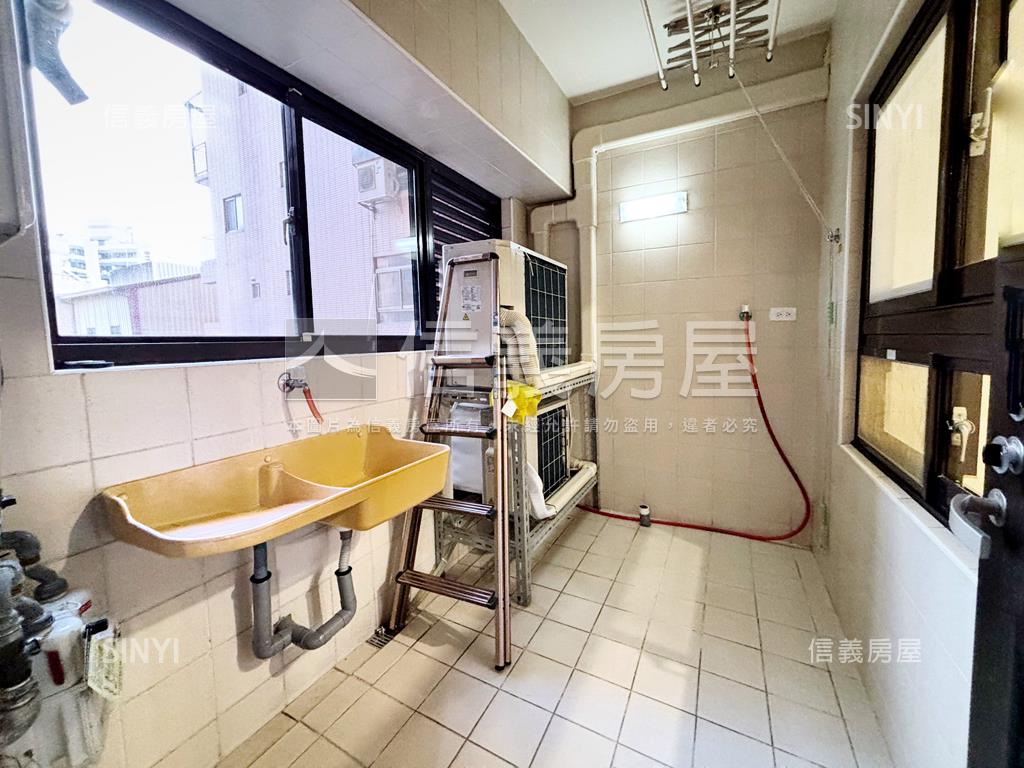 稀有賞自由面公園四房平車房屋室內格局與周邊環境