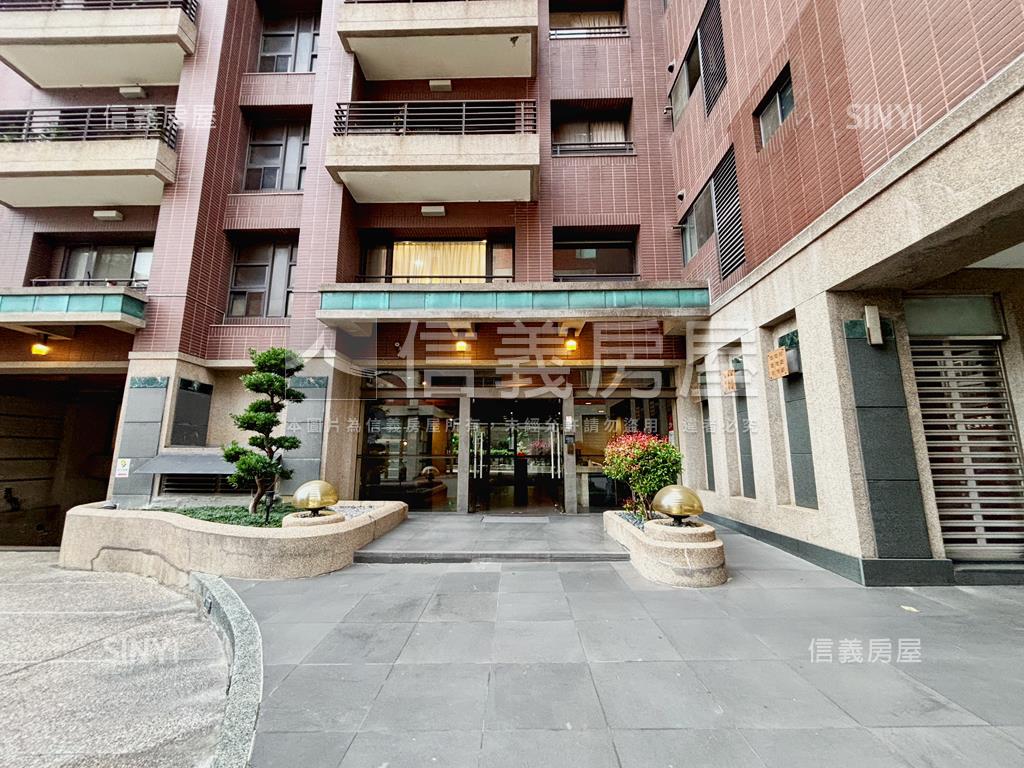 稀有賞自由面公園四房平車房屋室內格局與周邊環境