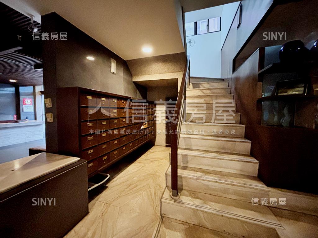 稀有賞自由面公園四房平車房屋室內格局與周邊環境