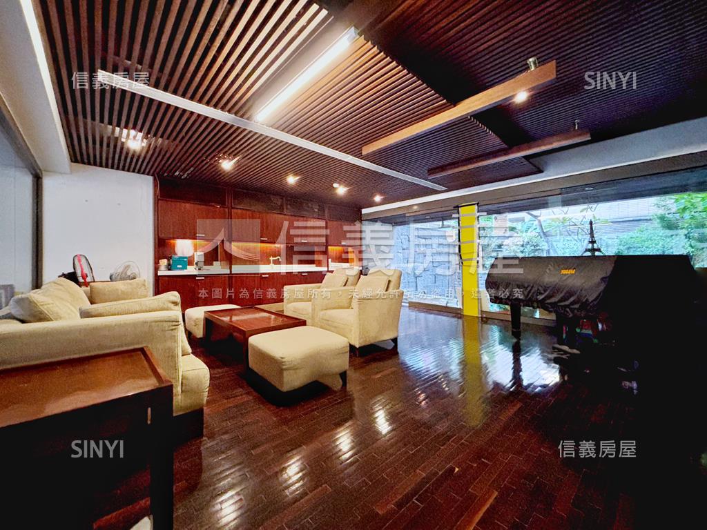 稀有賞自由面公園四房平車房屋室內格局與周邊環境