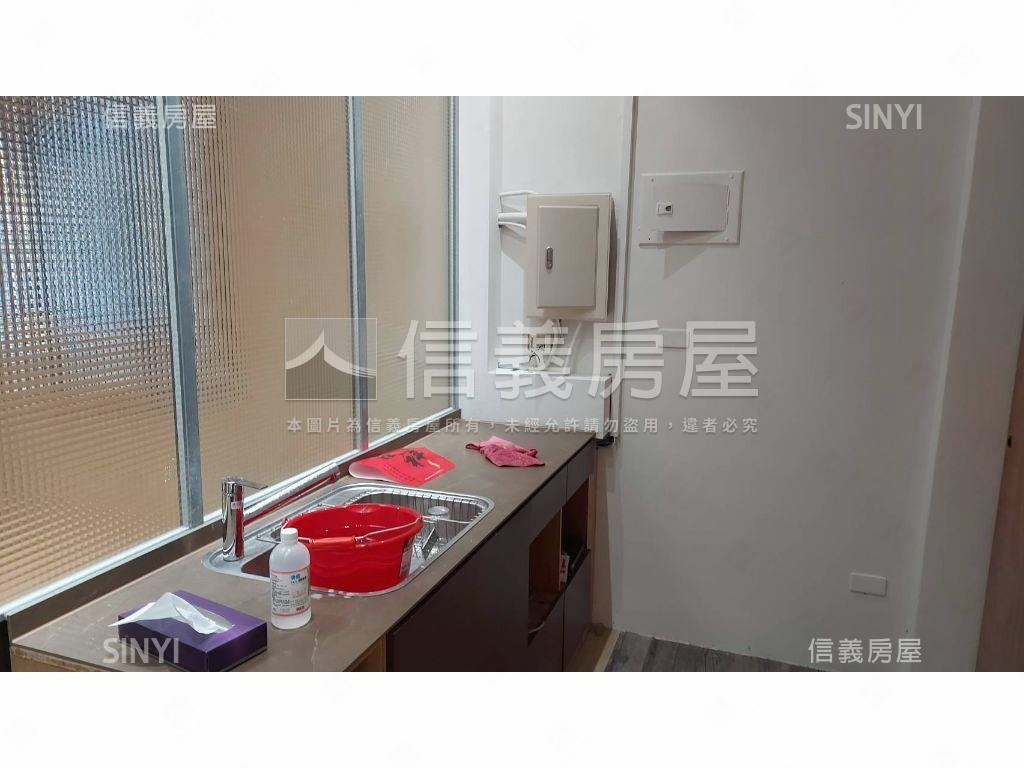 民權二路邊間透天店面房屋室內格局與周邊環境