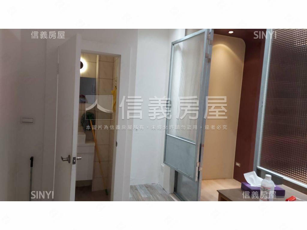 民權二路邊間透天店面房屋室內格局與周邊環境