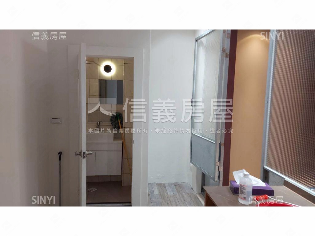 民權二路邊間透天店面房屋室內格局與周邊環境
