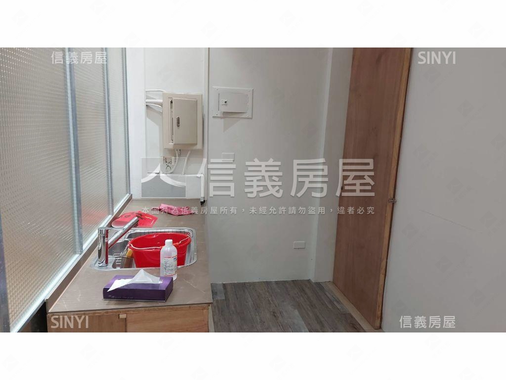 民權二路邊間透天店面房屋室內格局與周邊環境