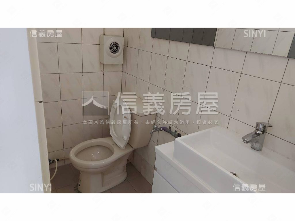 民權二路邊間透天店面房屋室內格局與周邊環境