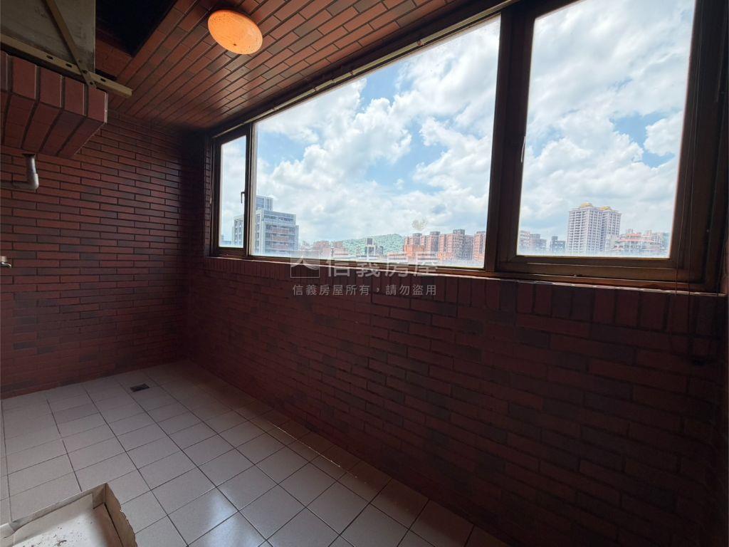 五股大戶景觀三房車位房屋室內格局與周邊環境