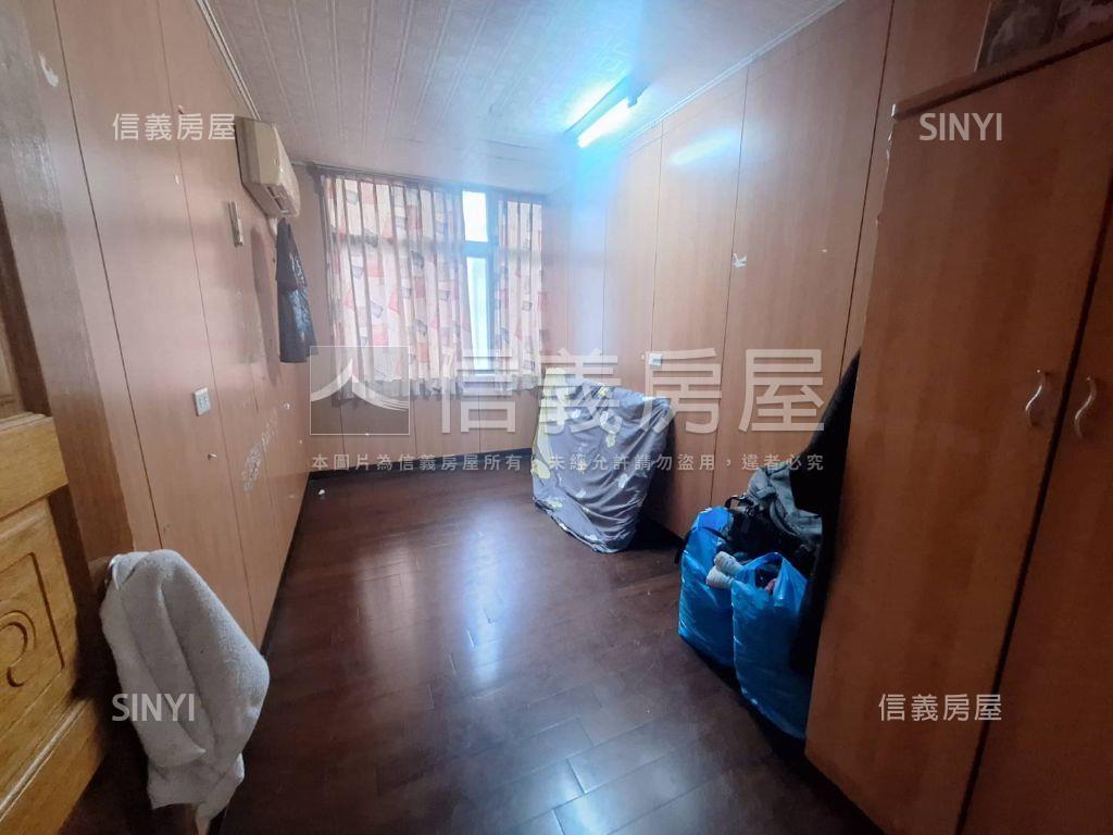 建國路近大成國中五房透天房屋室內格局與周邊環境