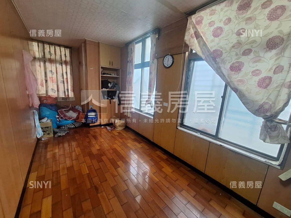 建國路近大成國中五房透天房屋室內格局與周邊環境