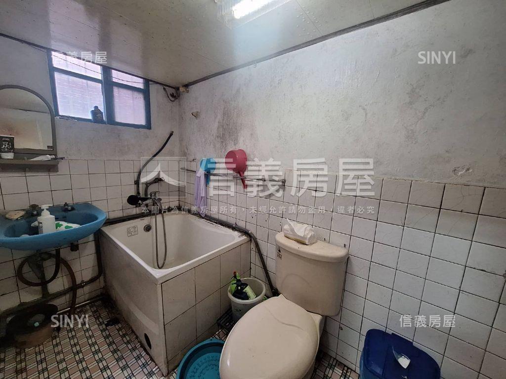 建國路近大成國中五房透天房屋室內格局與周邊環境