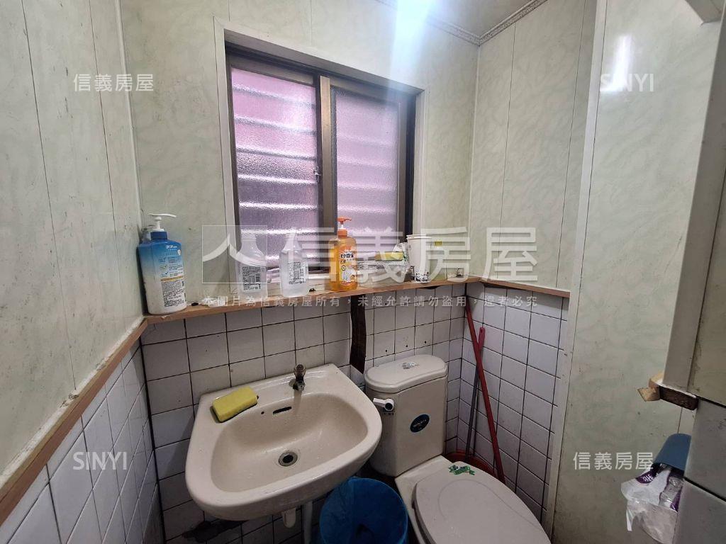 建國路近大成國中五房透天房屋室內格局與周邊環境