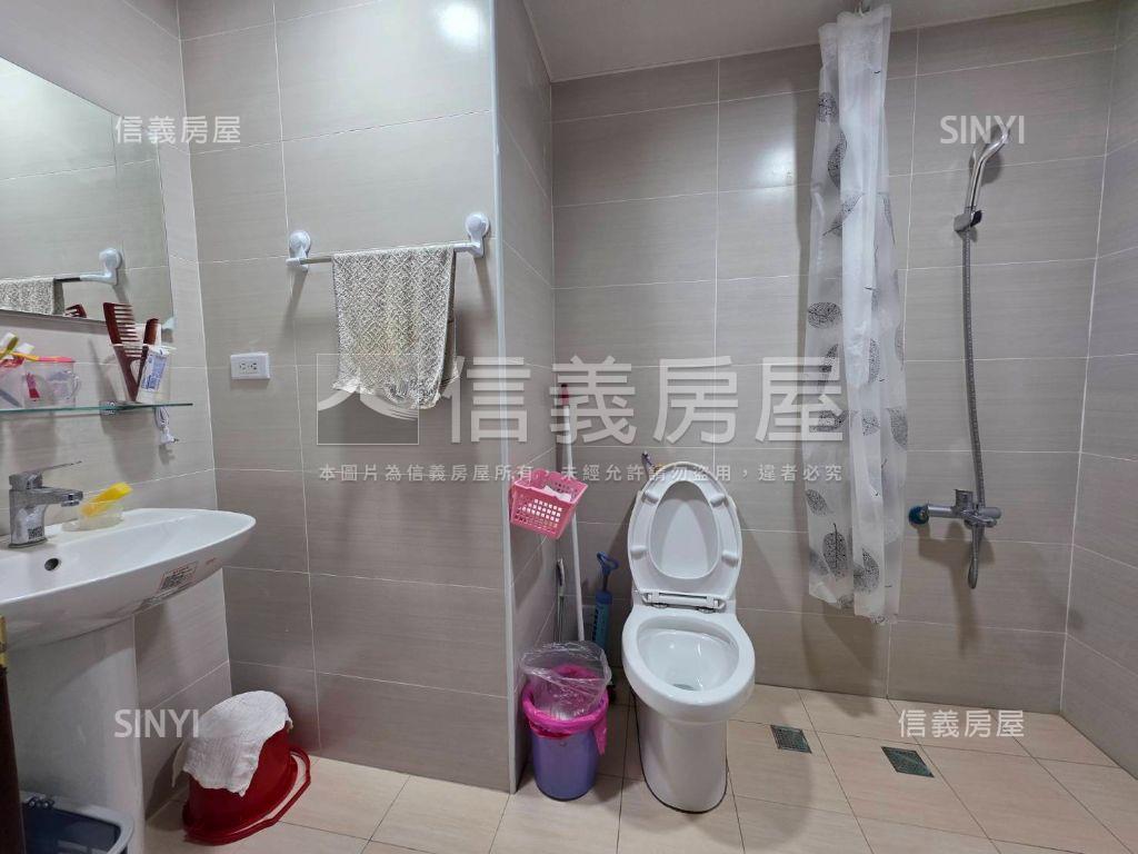 凡爾賽邊間兩房中庭戶房屋室內格局與周邊環境