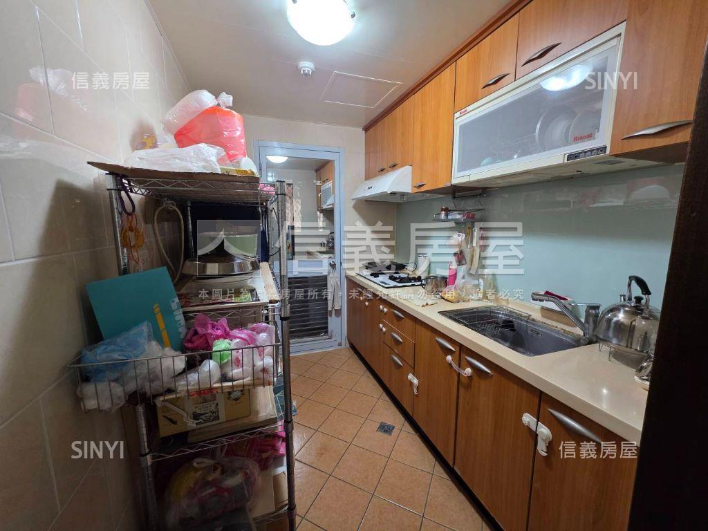 凡爾賽邊間兩房中庭戶房屋室內格局與周邊環境