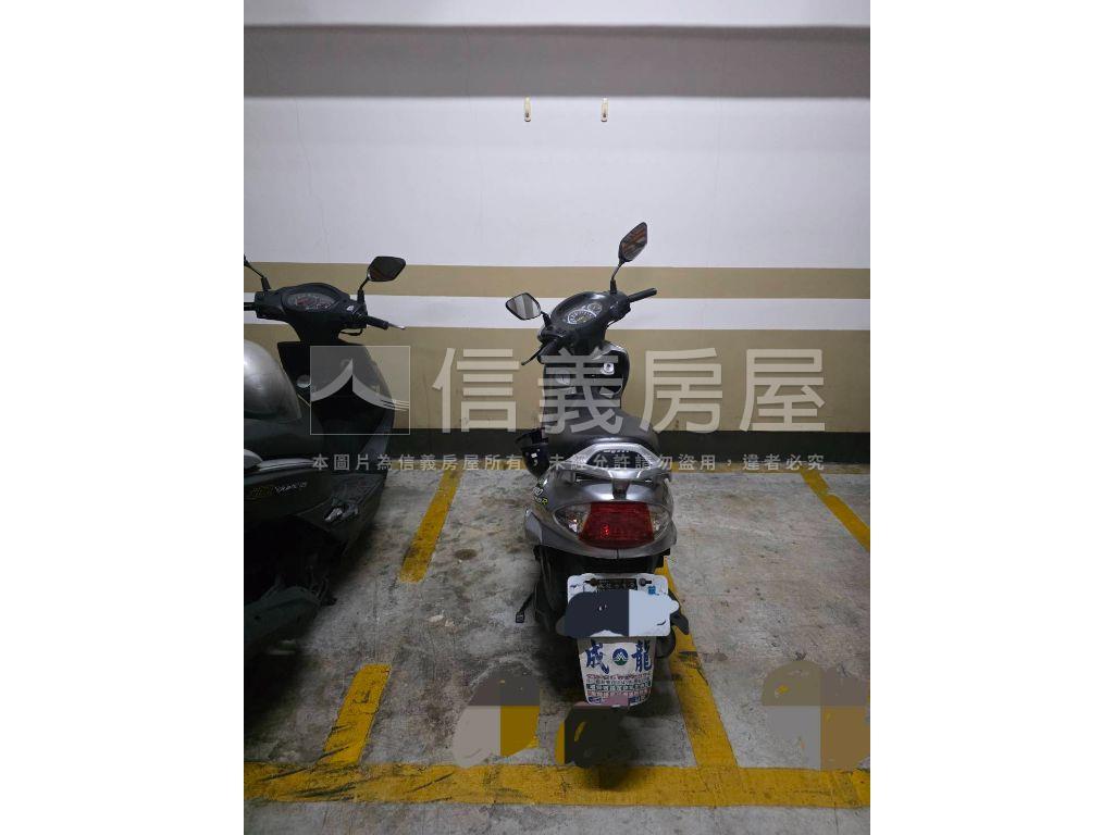 凡爾賽邊間兩房中庭戶房屋室內格局與周邊環境