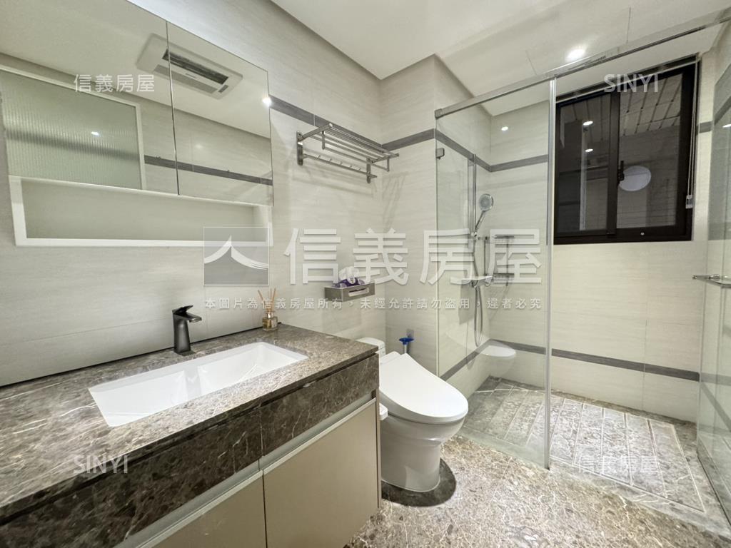 八期三房雙平車高樓視野戶房屋室內格局與周邊環境