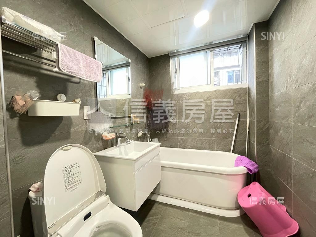 邊間裝潢公園美宅房屋室內格局與周邊環境