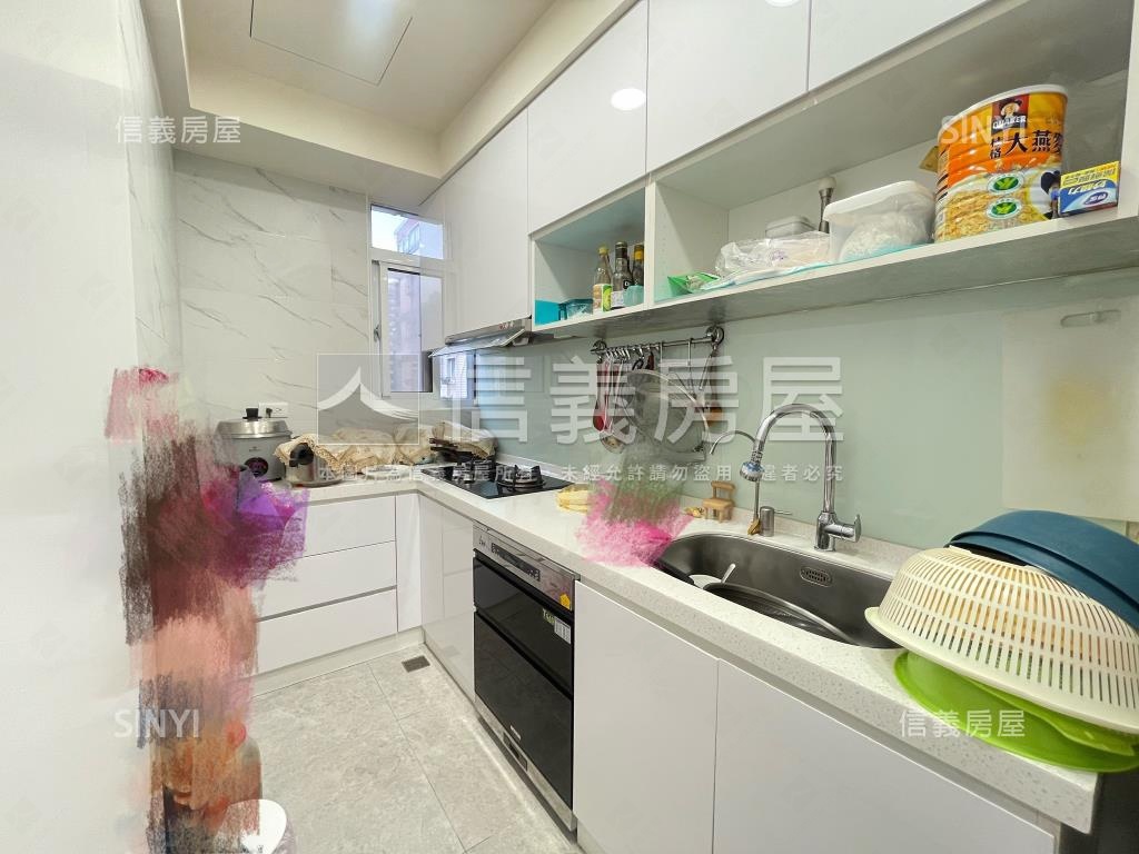 邊間裝潢公園美宅房屋室內格局與周邊環境