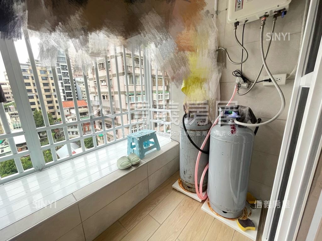 邊間裝潢公園美宅房屋室內格局與周邊環境