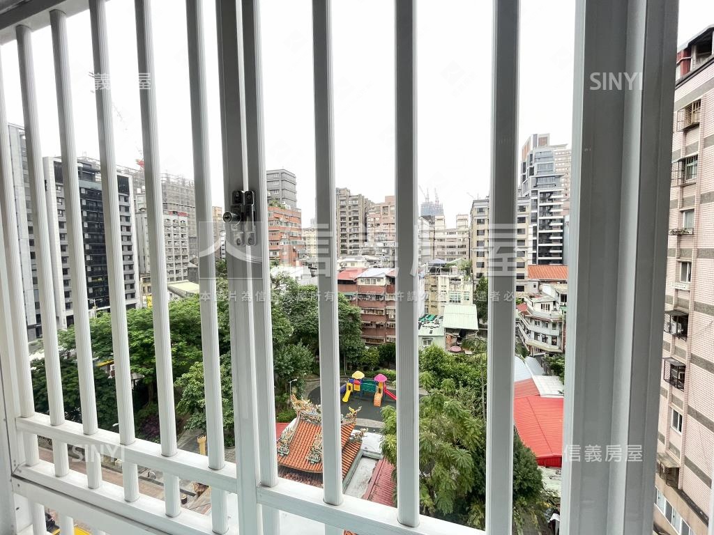 邊間裝潢公園美宅房屋室內格局與周邊環境