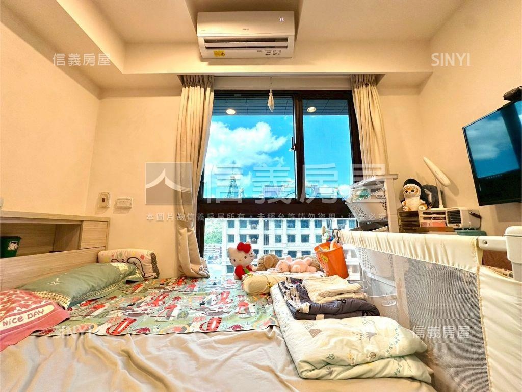 世界之星高樓層２房車位房屋室內格局與周邊環境