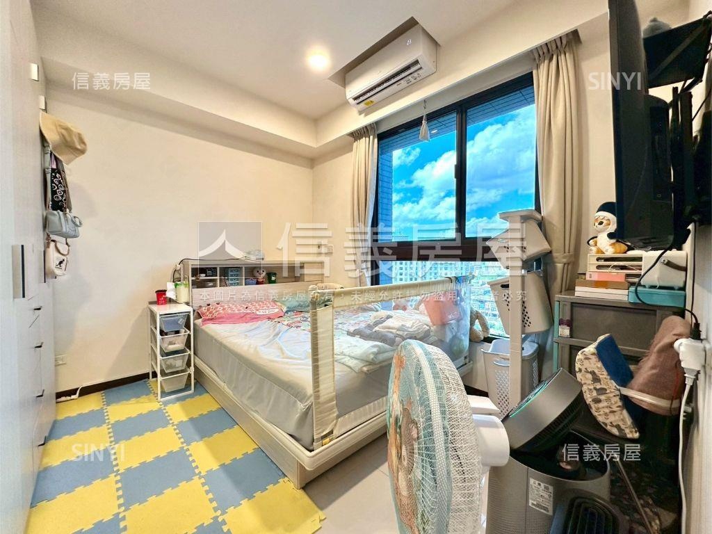 世界之星高樓層２房車位房屋室內格局與周邊環境