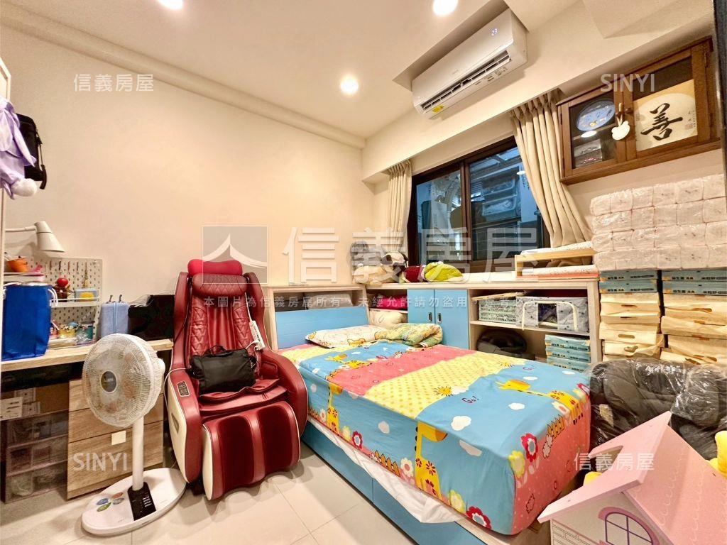 世界之星高樓層２房車位房屋室內格局與周邊環境