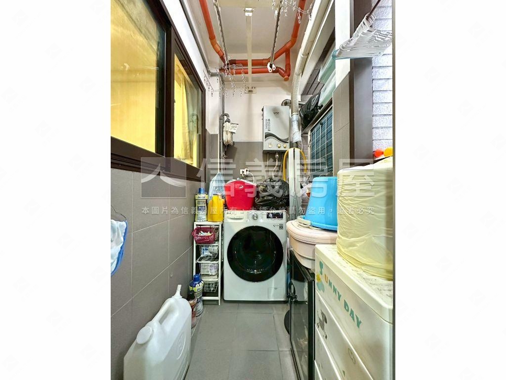 世界之星高樓層２房車位房屋室內格局與周邊環境