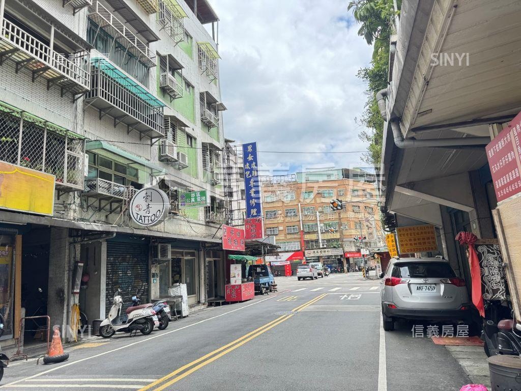 國泰建設蓋的漂亮公寓二樓房屋室內格局與周邊環境