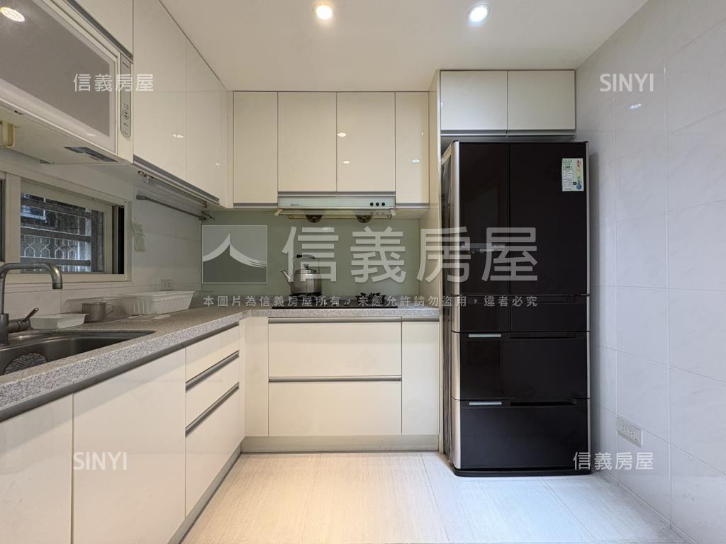 專任低總美裝邊間三房美寓房屋室內格局與周邊環境