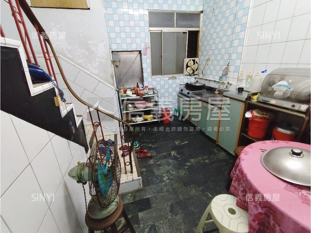 火車站低總價三樓透天房屋室內格局與周邊環境