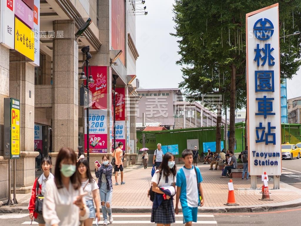 稀有雙衛浴開窗房屋室內格局與周邊環境