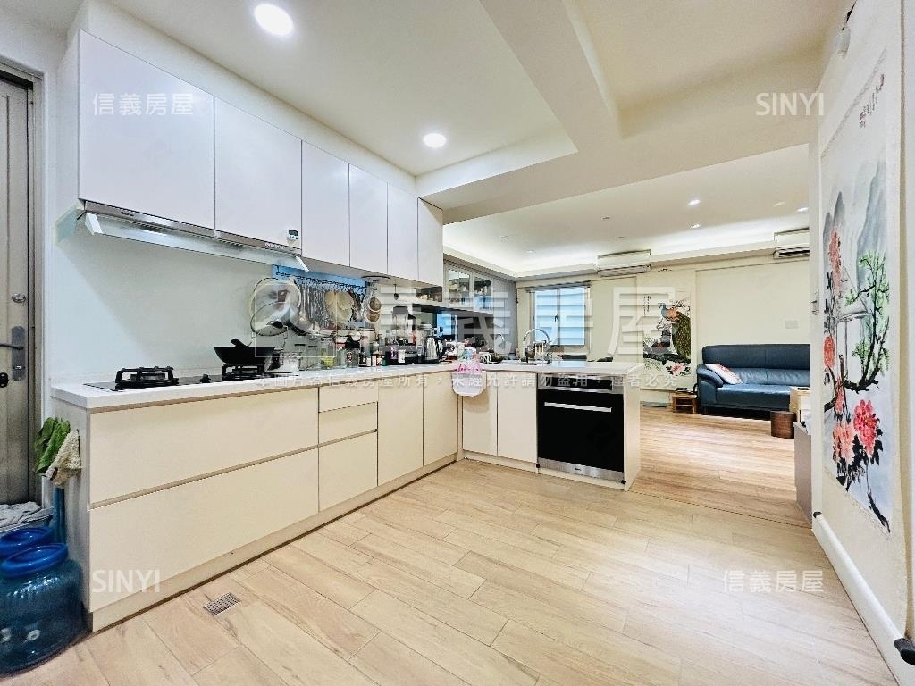 長安裝潢電梯四房車位房屋室內格局與周邊環境