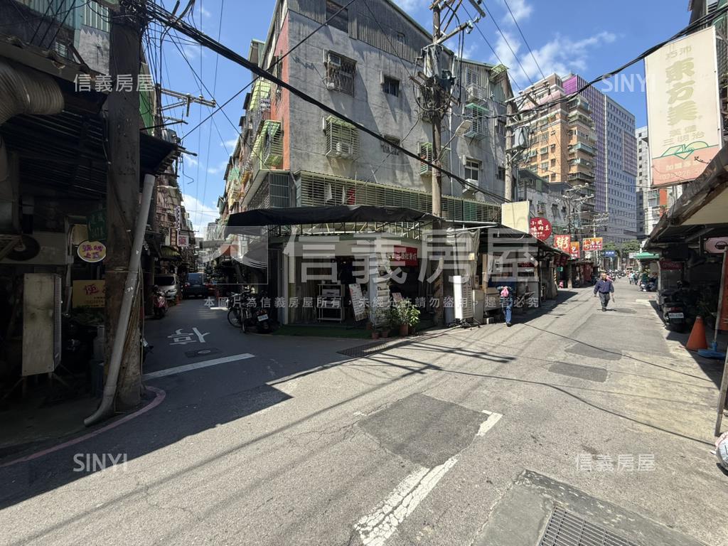 專任邊間三角窗優質店面房屋室內格局與周邊環境