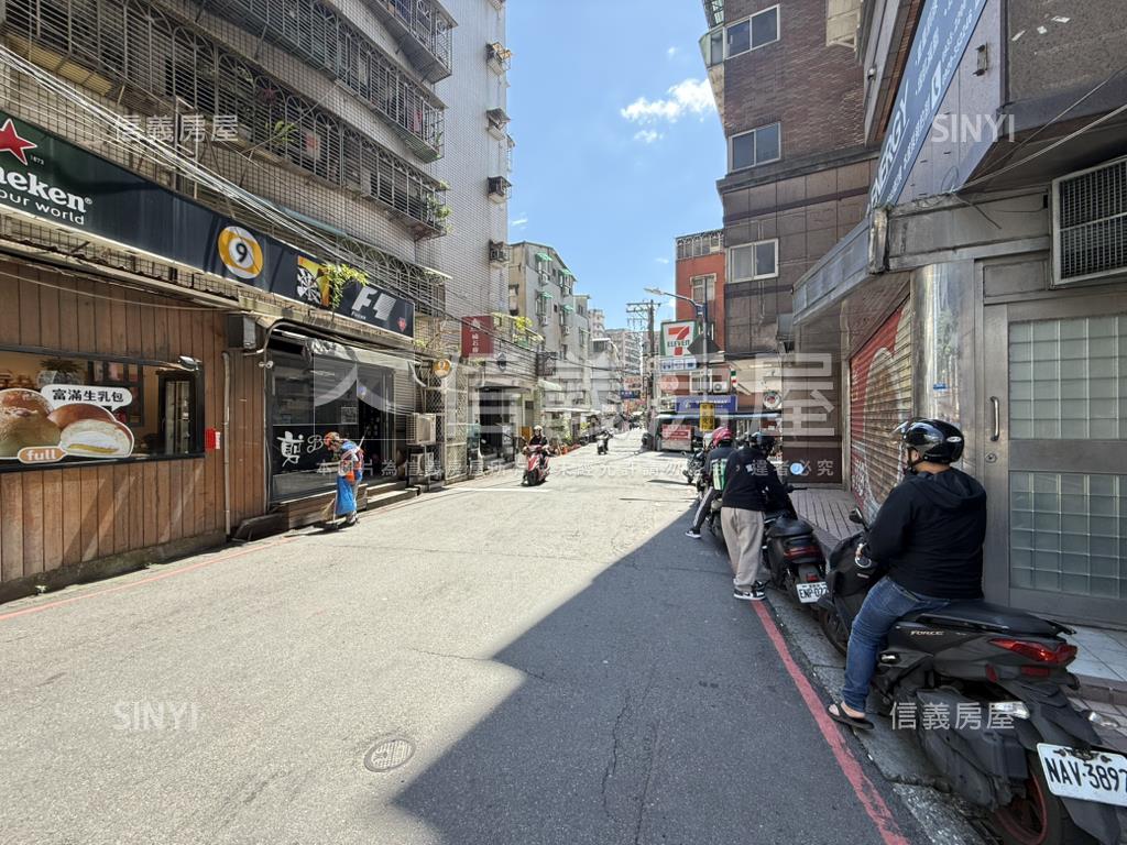 專任邊間三角窗優質店面房屋室內格局與周邊環境