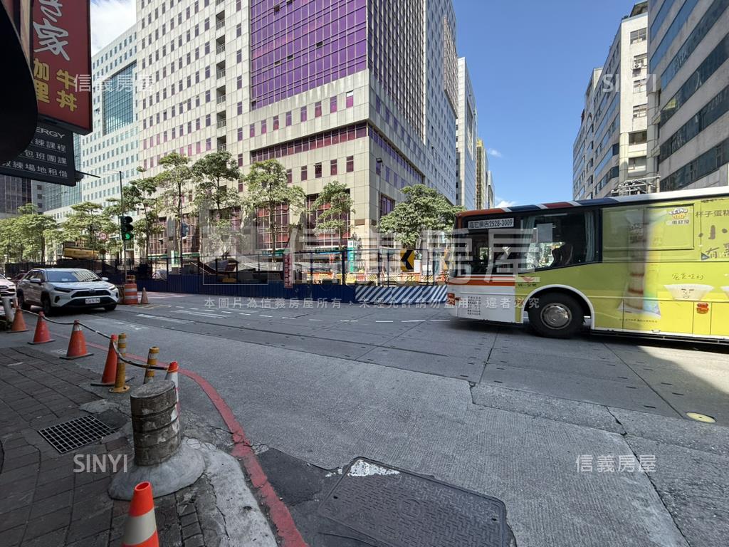 專任邊間三角窗優質店面房屋室內格局與周邊環境