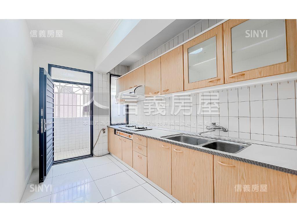 近捷運全新整理大四房房屋室內格局與周邊環境