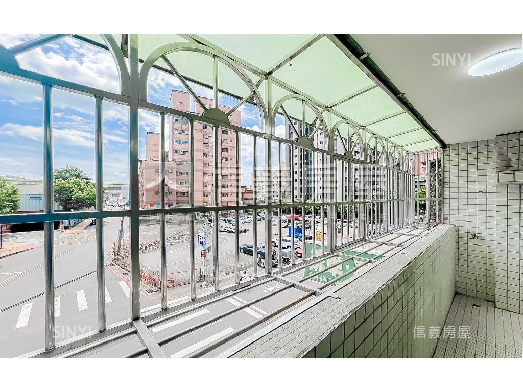 近捷運全新整理大四房房屋室內格局與周邊環境