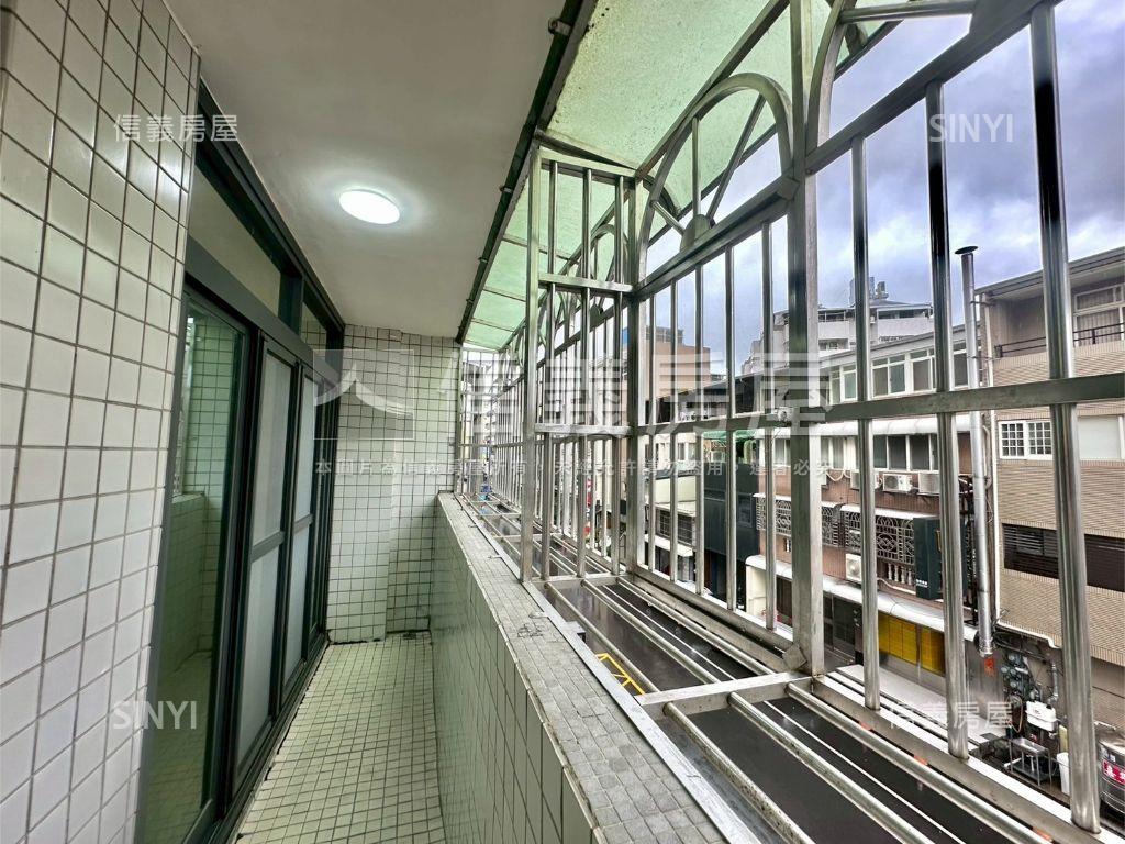 近捷運全新整理大四房房屋室內格局與周邊環境