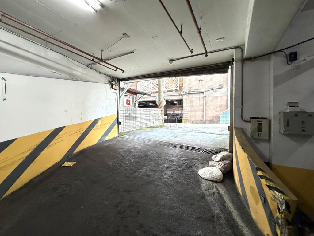 萊茵河畔電梯３房＋車位房屋室內格局與周邊環境