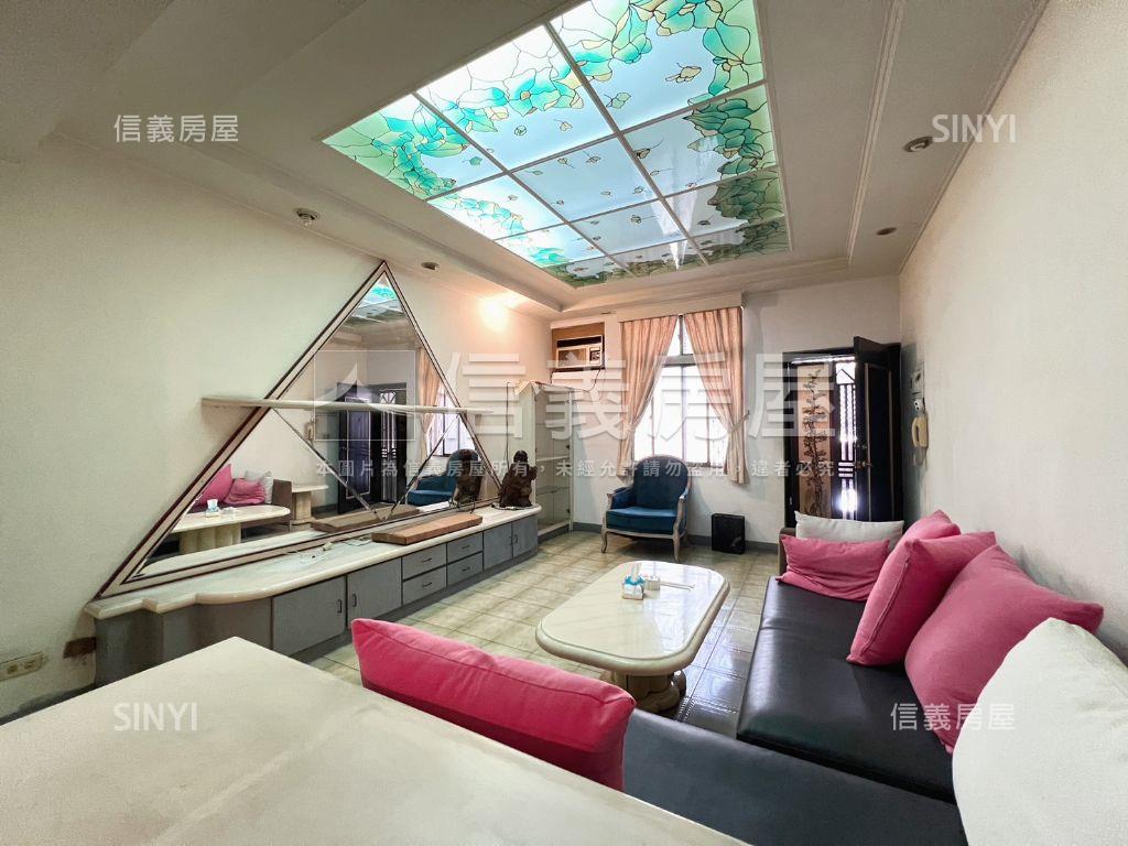 近衛武營ＲＣ寬庭透天房屋室內格局與周邊環境