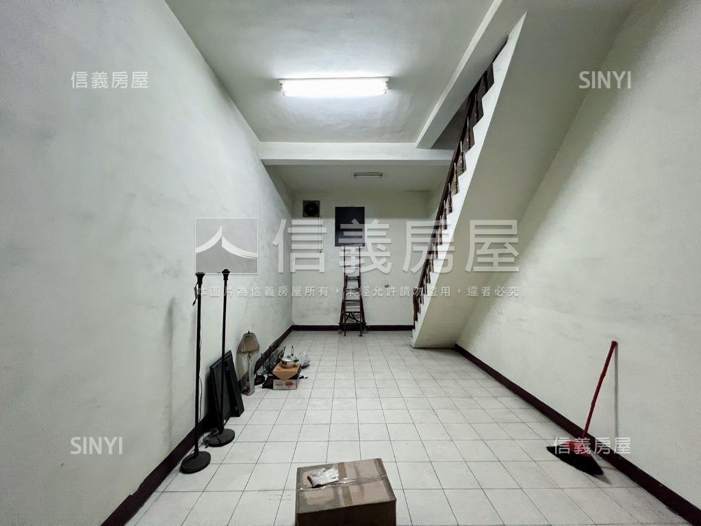 近衛武營ＲＣ寬庭透天房屋室內格局與周邊環境