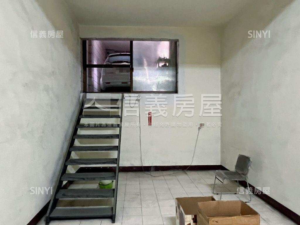 近衛武營ＲＣ寬庭透天房屋室內格局與周邊環境