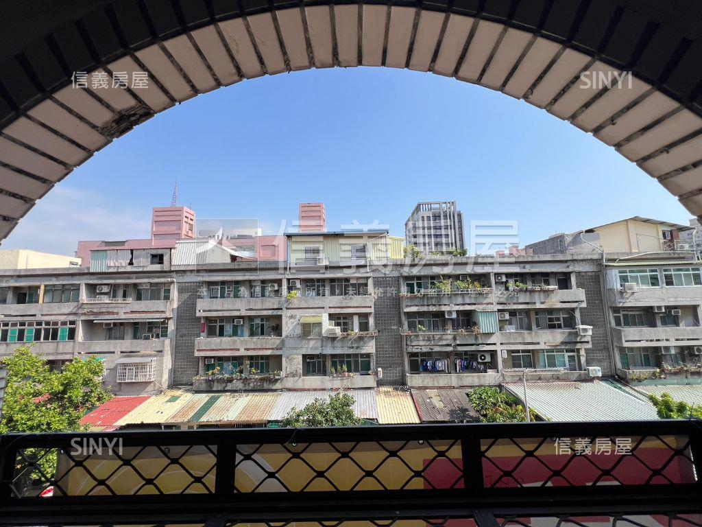 近衛武營ＲＣ寬庭透天房屋室內格局與周邊環境