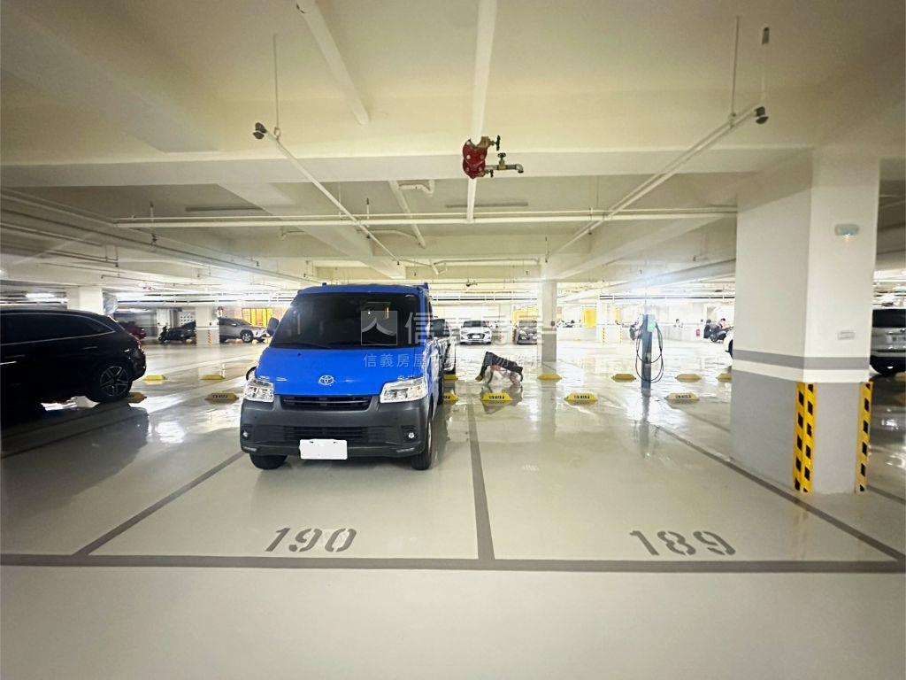 鉅慶登峰高樓景觀宅雙車位房屋室內格局與周邊環境