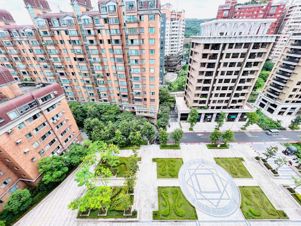 鉅慶登峰高樓景觀宅雙車位房屋室內格局與周邊環境