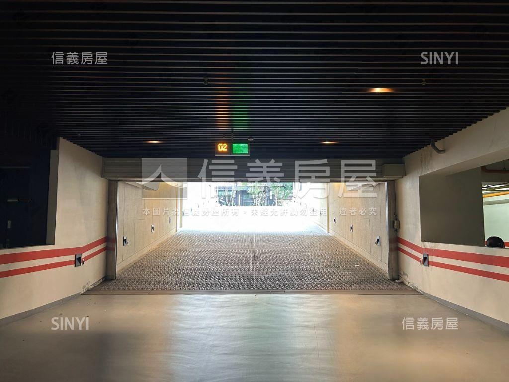 中港層峰高樓附雙平車位房屋室內格局與周邊環境