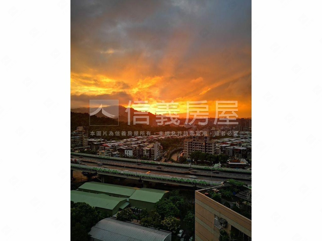 稀有美妝香榭花都樓中樓房屋室內格局與周邊環境