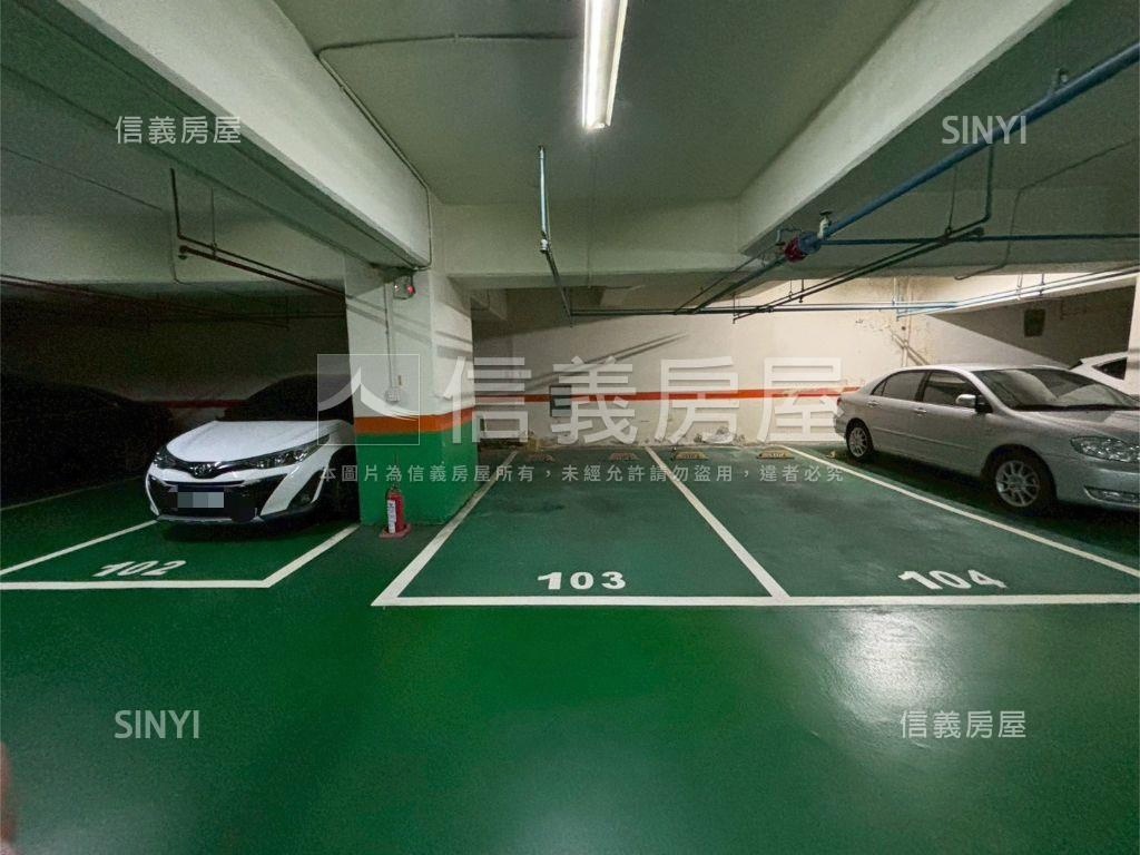 ＥＡＴ時尚館坡平車位房屋室內格局與周邊環境