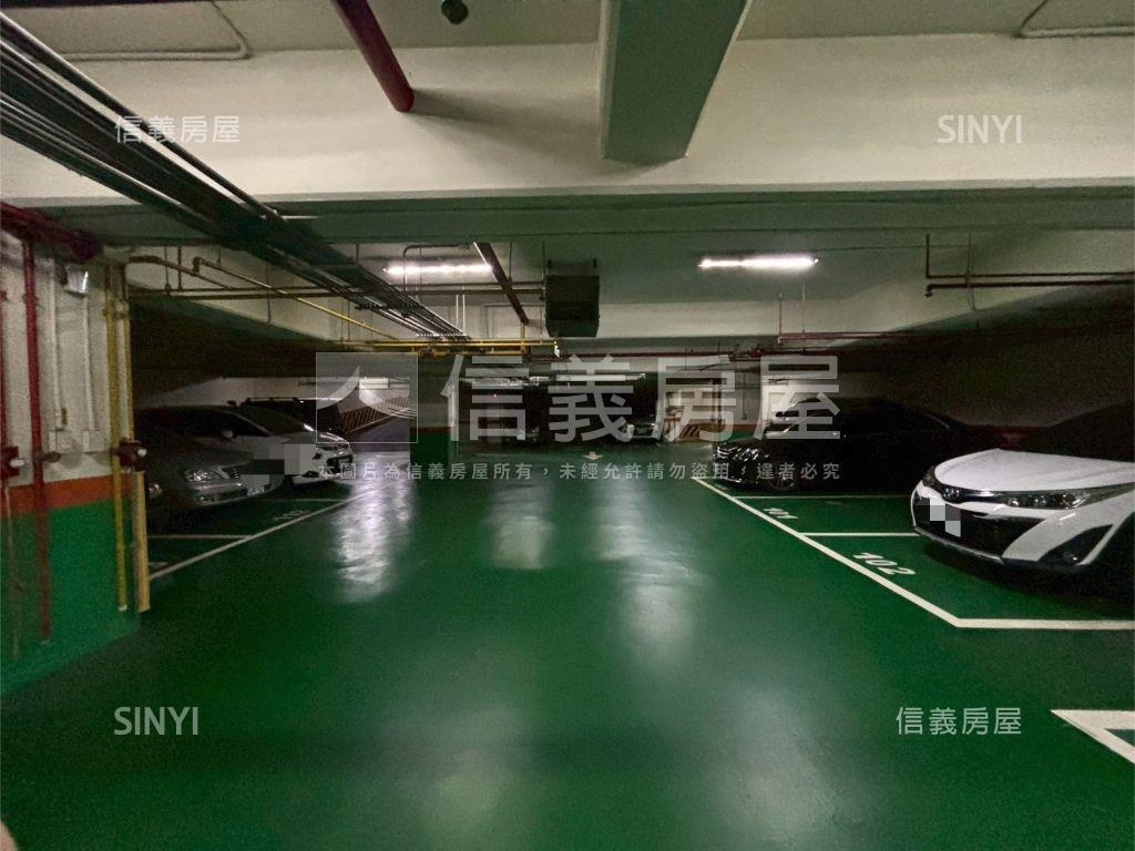 ＥＡＴ時尚館坡平車位房屋室內格局與周邊環境