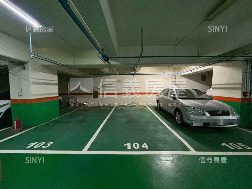 ＥＡＴ時尚館坡平車位房屋室內格局與周邊環境