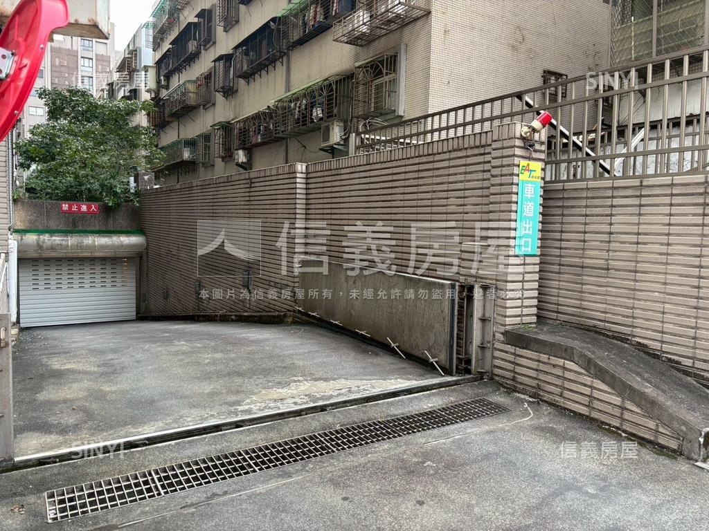 ＥＡＴ時尚館坡平車位房屋室內格局與周邊環境